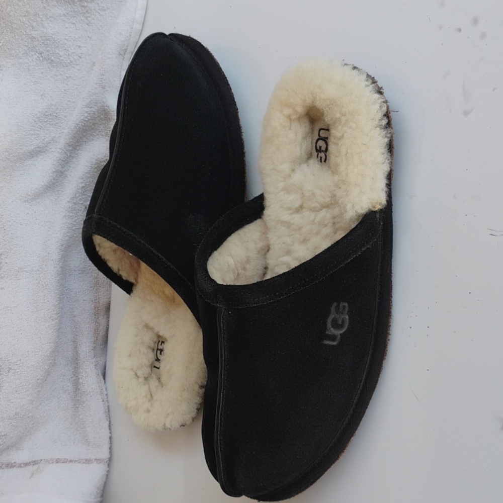 UGG SLIPPER Size 9 Men - Picture 4 of 6